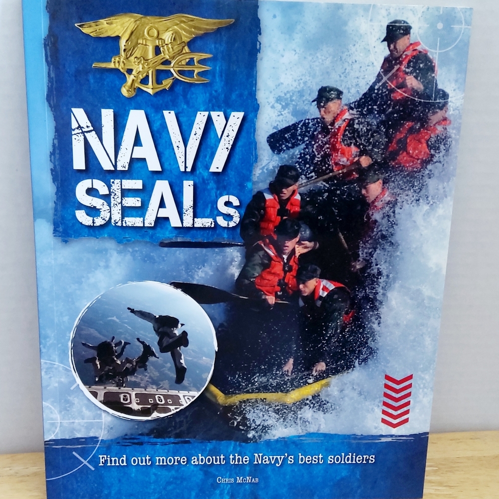 📚 Navy Seals By Chris McNab Paperback (New)